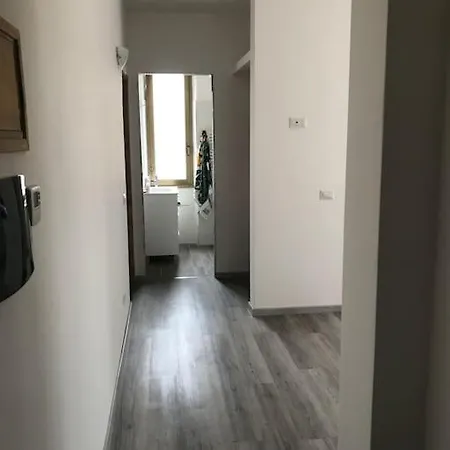 Grazioso Attico Alpigneto 아파트