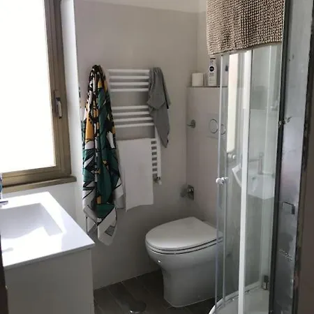 Grazioso Attico Alpigneto 아파트